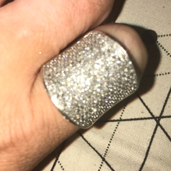 BEAUTIFUL 4.36ctw PAVE DIAMOND RING in WHITE GOLD - Picture 7 of 13